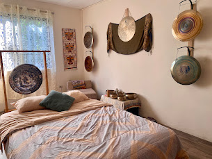 Our cozy sound room with gongs and soft bedding